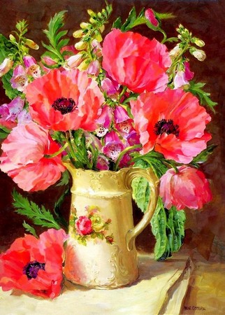 Маки и полевые цветы в вазе
