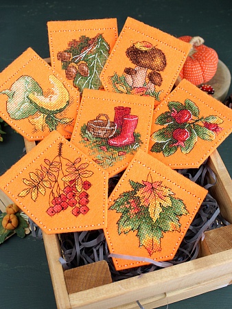 Набор для вышивания Осенняя гирлянда оранжевая (7 флажков)