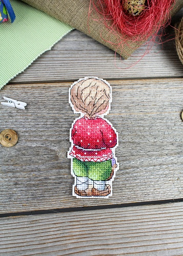 Мальчик с пасхальной корзинкой