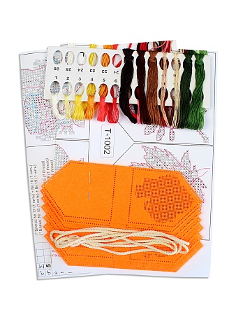 Набор для вышивания Осенняя гирлянда оранжевая (7 флажков)