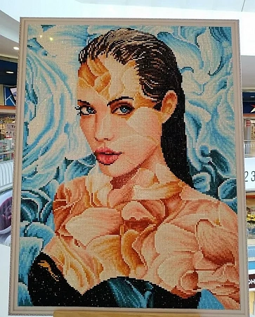 Алмазная вышивка Анджелина Джоли (На подрамнике)