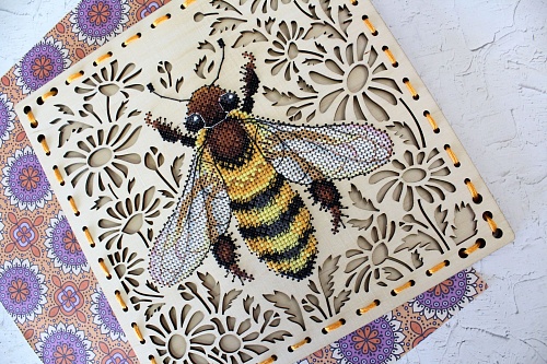 В поле ромашек