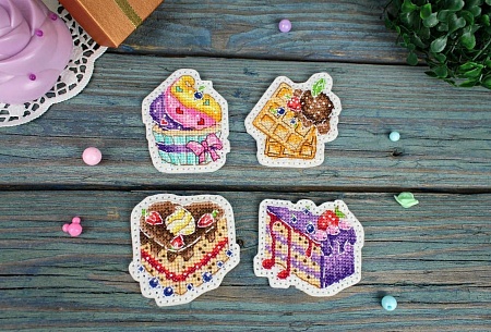 вышивка игрушек Десерты. Значки. Магниты