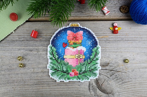 Новогодний шар с белочкой