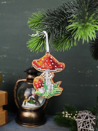 Вышивка бисером Ёлочная игрушка. Маленький мухомор