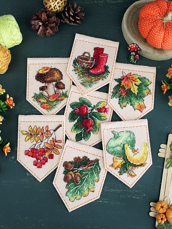 Набор для вышивания Осенняя гирлянда бежевая (7 флажков)