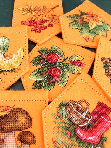 Осенняя гирлянда оранжевая (7 флажков)