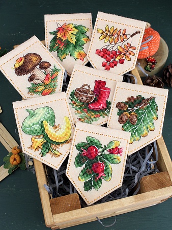 Набор для вышивания Осенняя гирлянда бежевая (7 флажков)