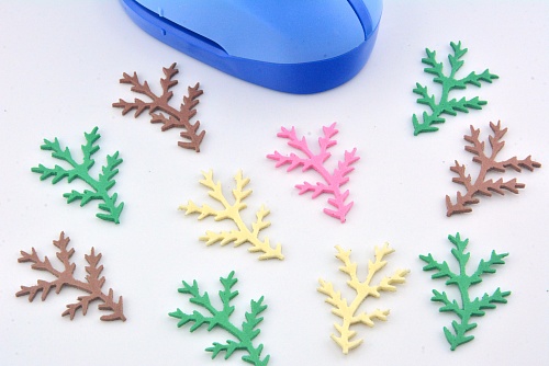 Фигурный дырокол 3,7 см Сосновая веточка