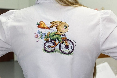 Зайчик-велосипедист