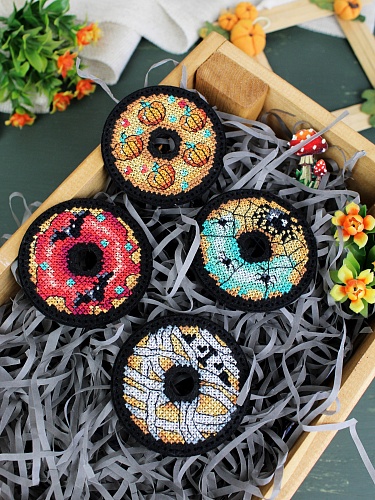 Хэллоуинские пончики. Значки. Магниты