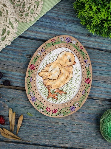 Миниатюра. Цыплёнок на прогулке