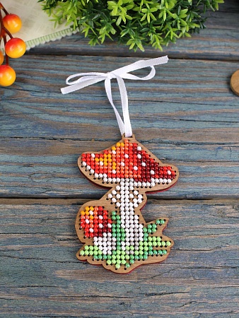 Вышивка бисером Ёлочная игрушка. Маленький мухомор