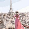 Романтичная девушка в сердце Парижа