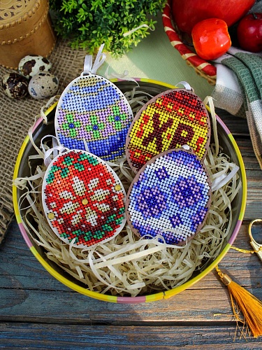 Красное с золотом яйцо