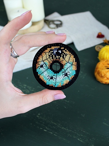 Хэллоуинские пончики. Значки. Магниты