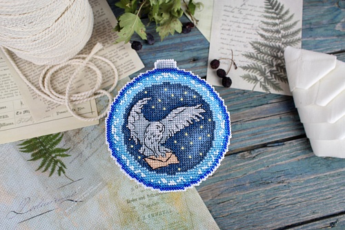 Новогодний шар. Крылатый почтальон