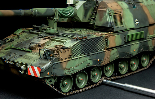 Cамоходная гаубица GERMAN Panzerhaubitze 2000 SELF-PROPELLED HOWITZER