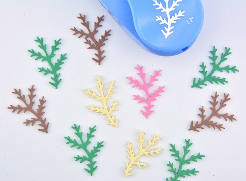 Фигурный дырокол 3,7 см Сосновая веточка