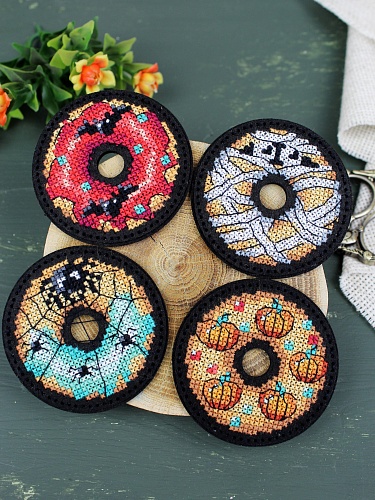 Хэллоуинские пончики. Значки. Магниты