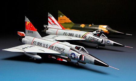 Сборная модель Самолет F-102A (Case X)