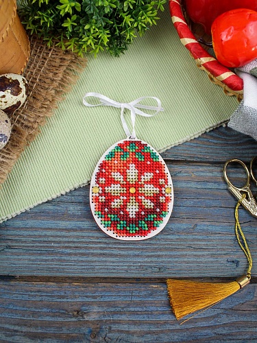 Красное с золотом яйцо