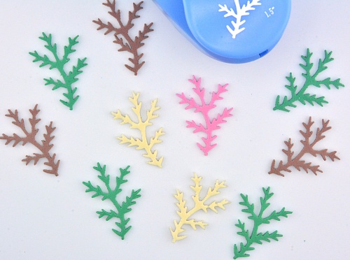 Фигурный дырокол 3,7 см Сосновая веточка